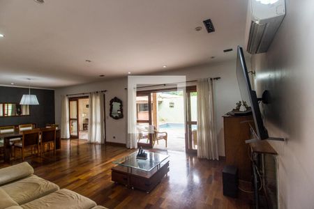 Sala de TV de casa de condomínio à venda com 4 quartos, 340m² em Alphaville, Santana de Parnaíba