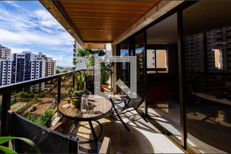 Varanda de apartamento à venda com 4 quartos, 196m² em Belvedere, Belo Horizonte