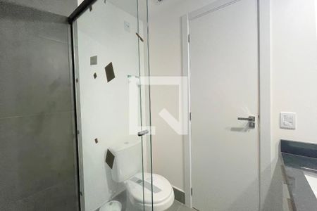 Banheiro de kitnet/studio para alugar com 0 quarto, 25m² em Rio Branco, Porto Alegre