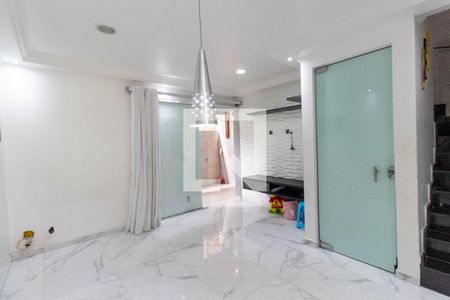 Sala de casa de condomínio para alugar com 3 quartos, 110m² em Vila Araguaia, São Paulo