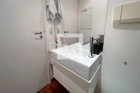 Lavabo de apartamento para alugar com 2 quartos, 102m² em Vila Madalena, São Paulo