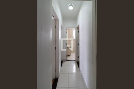 Corredor de apartamento à venda com 3 quartos, 70m² em Caiçara , Belo Horizonte