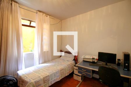 Quarto 2 de casa à venda com 5 quartos, 260m² em Paraíso, Belo Horizonte