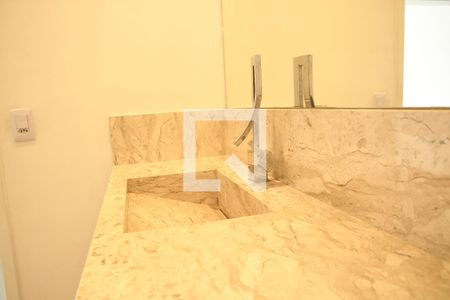 Lavabo de casa de condomínio para alugar com 4 quartos, 400m² em Pitas, Cotia