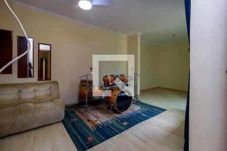Casa à venda com 243m², 4 quartos e 5 vagas Casa à venda com 243m², 4 quartos e 5 vagasSuíte 2