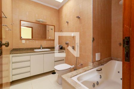 Casa à venda com 243m², 4 quartos e 5 vagas Casa à venda com 243m², 4 quartos e 5 vagasSuíte 1 - Banheiro
