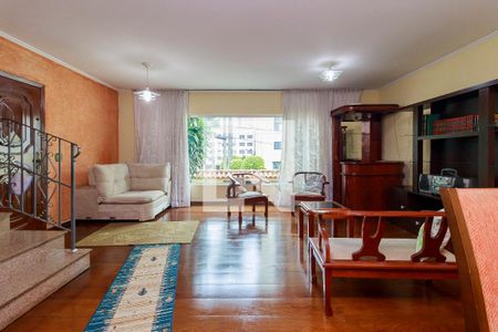 Casa à venda com 243m², 4 quartos e 5 vagas Casa à venda com 243m², 4 quartos e 5 vagasSala