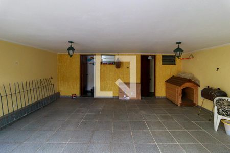 Casa à venda com 243m², 4 quartos e 5 vagas Casa à venda com 243m², 4 quartos e 5 vagasGaragem