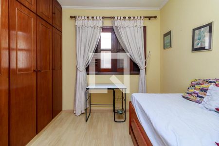 Casa à venda com 243m², 4 quartos e 5 vagas Casa à venda com 243m², 4 quartos e 5 vagasQuarto 2