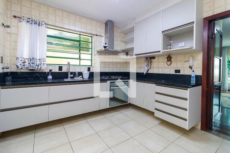 Casa à venda com 243m², 4 quartos e 5 vagas Casa à venda com 243m², 4 quartos e 5 vagasCozinha
