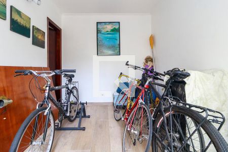 Casa à venda com 243m², 4 quartos e 5 vagas Casa à venda com 243m², 4 quartos e 5 vagasÉdicula