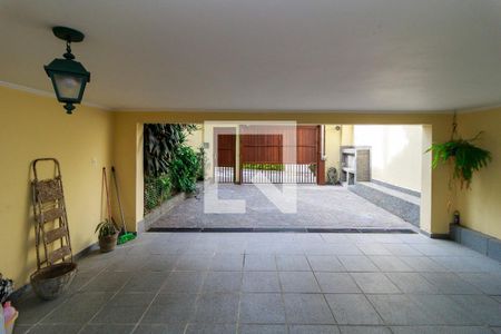 Casa à venda com 243m², 4 quartos e 5 vagas Casa à venda com 243m², 4 quartos e 5 vagasGaragem
