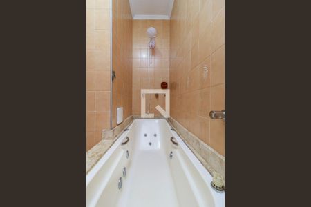 Casa à venda com 243m², 4 quartos e 5 vagas Casa à venda com 243m², 4 quartos e 5 vagasSuíte 1 - Banheiro
