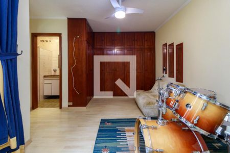 Casa à venda com 243m², 4 quartos e 5 vagas Casa à venda com 243m², 4 quartos e 5 vagasSuíte 2