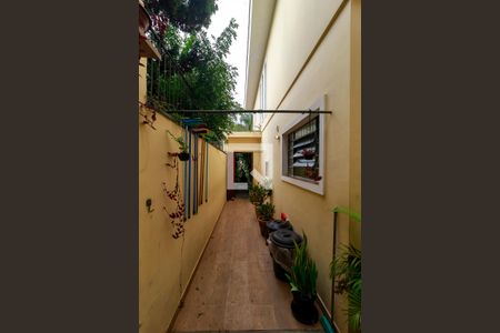 Casa à venda com 243m², 4 quartos e 5 vagas Casa à venda com 243m², 4 quartos e 5 vagasQuintal