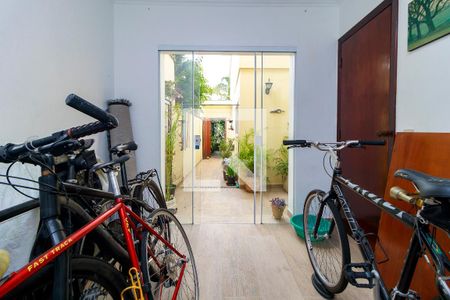 Casa à venda com 243m², 4 quartos e 5 vagas Casa à venda com 243m², 4 quartos e 5 vagasÉdicula