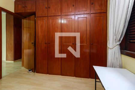 Casa à venda com 243m², 4 quartos e 5 vagas Casa à venda com 243m², 4 quartos e 5 vagasQuarto 2