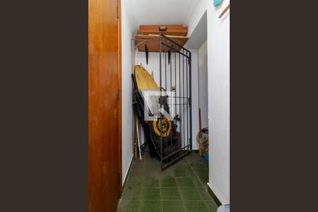 Casa à venda com 243m², 4 quartos e 5 vagas Casa à venda com 243m², 4 quartos e 5 vagasDeposito