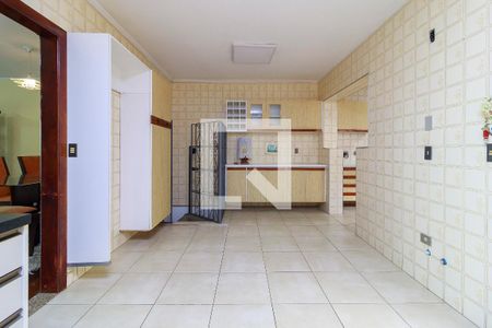 Casa à venda com 243m², 4 quartos e 5 vagas Casa à venda com 243m², 4 quartos e 5 vagasCozinha