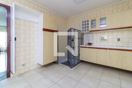Casa à venda com 243m², 4 quartos e 5 vagas Casa à venda com 243m², 4 quartos e 5 vagasCozinha