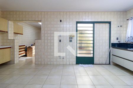 Casa à venda com 243m², 4 quartos e 5 vagas Casa à venda com 243m², 4 quartos e 5 vagasCozinha