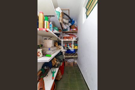 Casa à venda com 243m², 4 quartos e 5 vagas Casa à venda com 243m², 4 quartos e 5 vagasDeposito