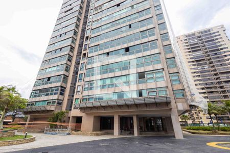 Apartamento à venda com 214m², 4 quartos e 3 vagas Apartamento à venda com 214m², 4 quartos e 3 vagasFachada