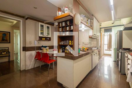 Apartamento à venda com 214m², 4 quartos e 3 vagas Apartamento à venda com 214m², 4 quartos e 3 vagasCozinha