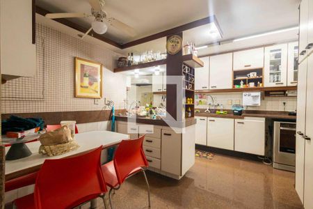 Apartamento à venda com 214m², 4 quartos e 3 vagas Apartamento à venda com 214m², 4 quartos e 3 vagasCozinha