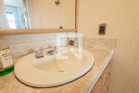 Apartamento à venda com 214m², 4 quartos e 3 vagas Apartamento à venda com 214m², 4 quartos e 3 vagasBanheiro da Suíte 1