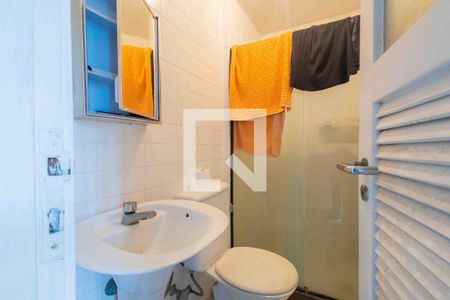Apartamento à venda com 214m², 4 quartos e 3 vagas Apartamento à venda com 214m², 4 quartos e 3 vagasBanheiro de Serviço