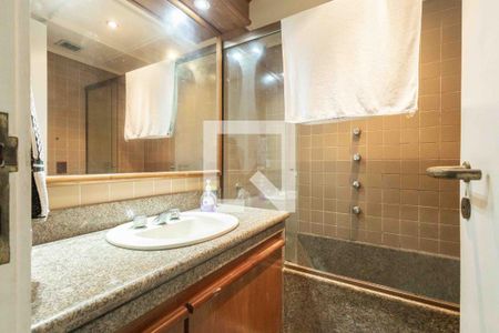 Apartamento à venda com 214m², 4 quartos e 3 vagas Apartamento à venda com 214m², 4 quartos e 3 vagasBanheiro Social