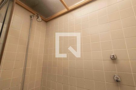 Apartamento à venda com 214m², 4 quartos e 3 vagas Apartamento à venda com 214m², 4 quartos e 3 vagasBanheiro da Suíte 1