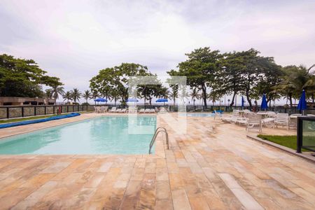 Apartamento à venda com 214m², 4 quartos e 3 vagas Apartamento à venda com 214m², 4 quartos e 3 vagasÁrea comum - Piscina