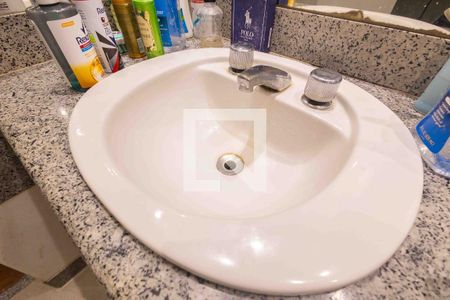 Apartamento à venda com 214m², 4 quartos e 3 vagas Apartamento à venda com 214m², 4 quartos e 3 vagasBanheiro da Suíte 2