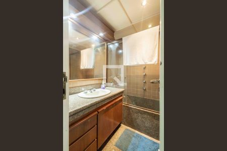 Apartamento à venda com 214m², 4 quartos e 3 vagas Apartamento à venda com 214m², 4 quartos e 3 vagasBanheiro Social