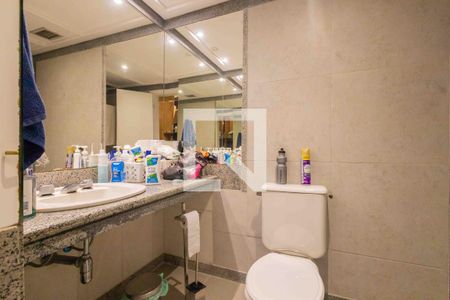 Apartamento à venda com 214m², 4 quartos e 3 vagas Apartamento à venda com 214m², 4 quartos e 3 vagasBanheiro da Suíte 2