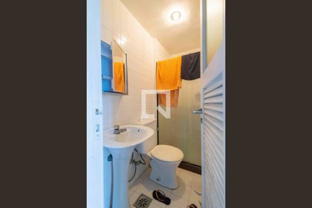 Apartamento à venda com 214m², 4 quartos e 3 vagas Apartamento à venda com 214m², 4 quartos e 3 vagasBanheiro de Serviço