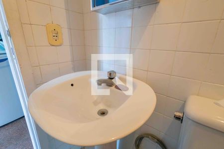 Apartamento à venda com 214m², 4 quartos e 3 vagas Apartamento à venda com 214m², 4 quartos e 3 vagasBanheiro de Serviço