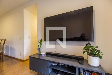 Sala de TV de apartamento para alugar com 2 quartos, 76m² em Jardim Tupanci, Barueri