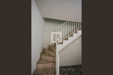 escada de casa para alugar com 2 quartos, 60m² em Vila Regina, São Paulo