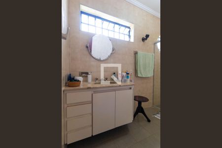 Casa de condomínio para alugar com 330m², 3 quartos e sem vaga Casa de condomínio para alugar com 330m², 3 quartos e sem vagaBanheiro da Suíte