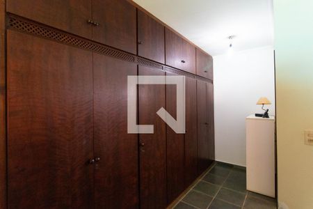 Casa de condomínio para alugar com 330m², 3 quartos e sem vaga Casa de condomínio para alugar com 330m², 3 quartos e sem vagaSuíte