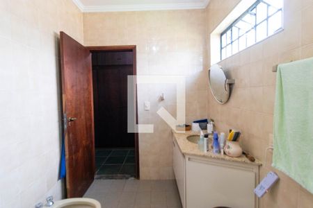 Casa de condomínio para alugar com 330m², 3 quartos e sem vaga Casa de condomínio para alugar com 330m², 3 quartos e sem vagaBanheiro da Suíte