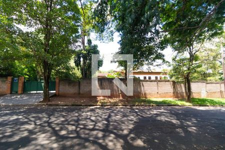 Casa de condomínio para alugar com 330m², 3 quartos e sem vaga Casa de condomínio para alugar com 330m², 3 quartos e sem vagaFachada