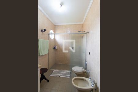 Casa de condomínio para alugar com 330m², 3 quartos e sem vaga Casa de condomínio para alugar com 330m², 3 quartos e sem vagaBanheiro da Suíte