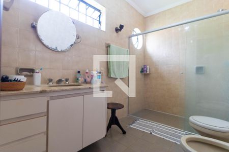 Casa de condomínio para alugar com 330m², 3 quartos e sem vaga Casa de condomínio para alugar com 330m², 3 quartos e sem vagaBanheiro da Suíte