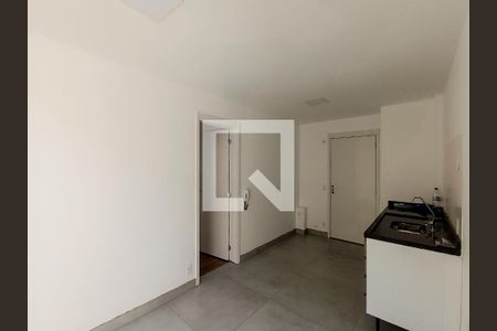 Sala/Cozinha de kitnet/studio para alugar com 1 quarto, 34m² em Água Branca, São Paulo