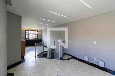 Sala de casa à venda com 3 quartos, 143m² em Serrano, Belo Horizonte