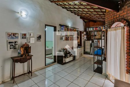 Casa de condomínio à venda com 555m², 4 quartos e 4 vagas Casa de condomínio à venda com 555m², 4 quartos e 4 vagasCorredor